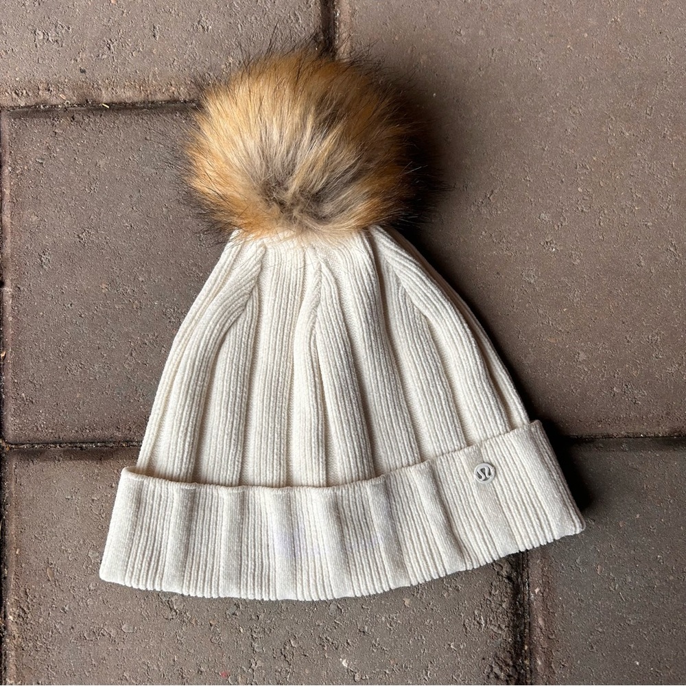 lululemon pom perfection beanie